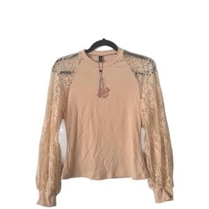 Fancyinn Elegant Lace Sleeve Top in Soft Cream